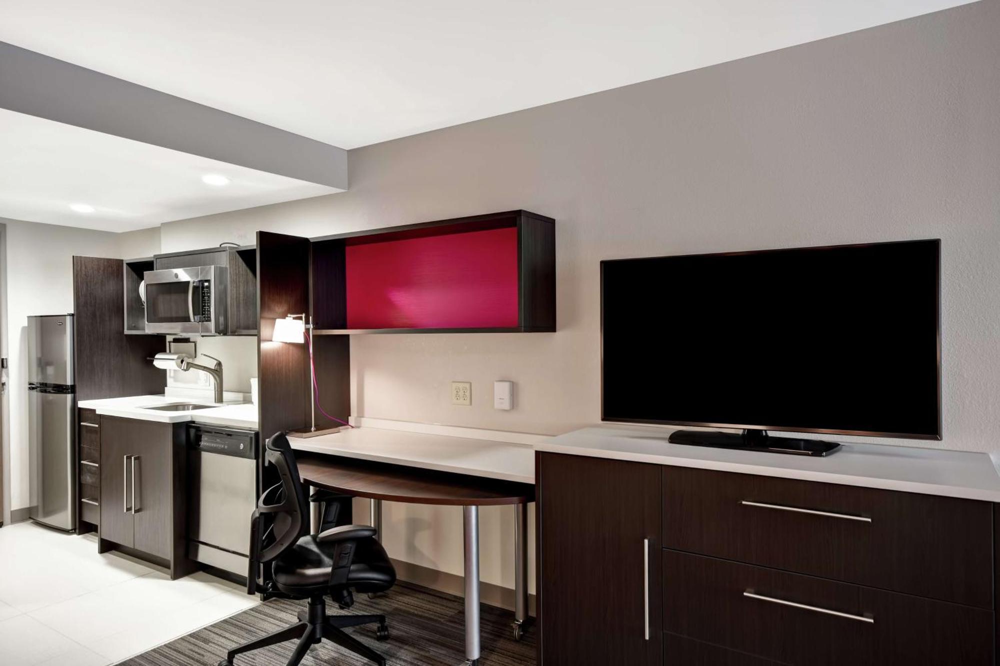 One-Bedroom King Suite - Non-Smoking,1551952084:JPEG